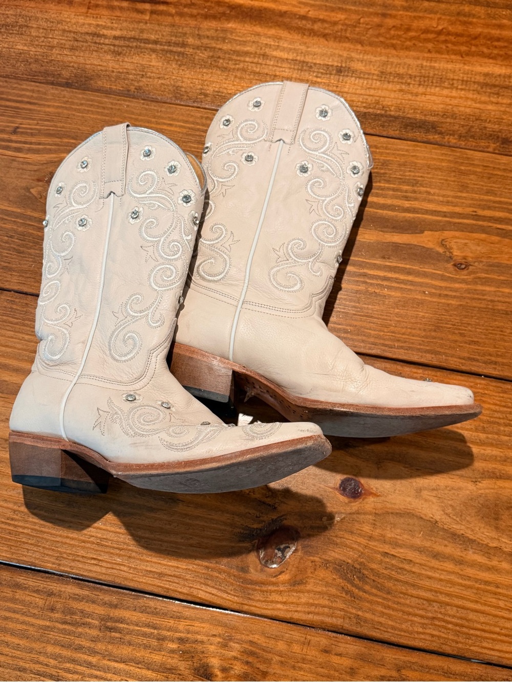Shyanne Cream Embroidered Western Cowboy Boots